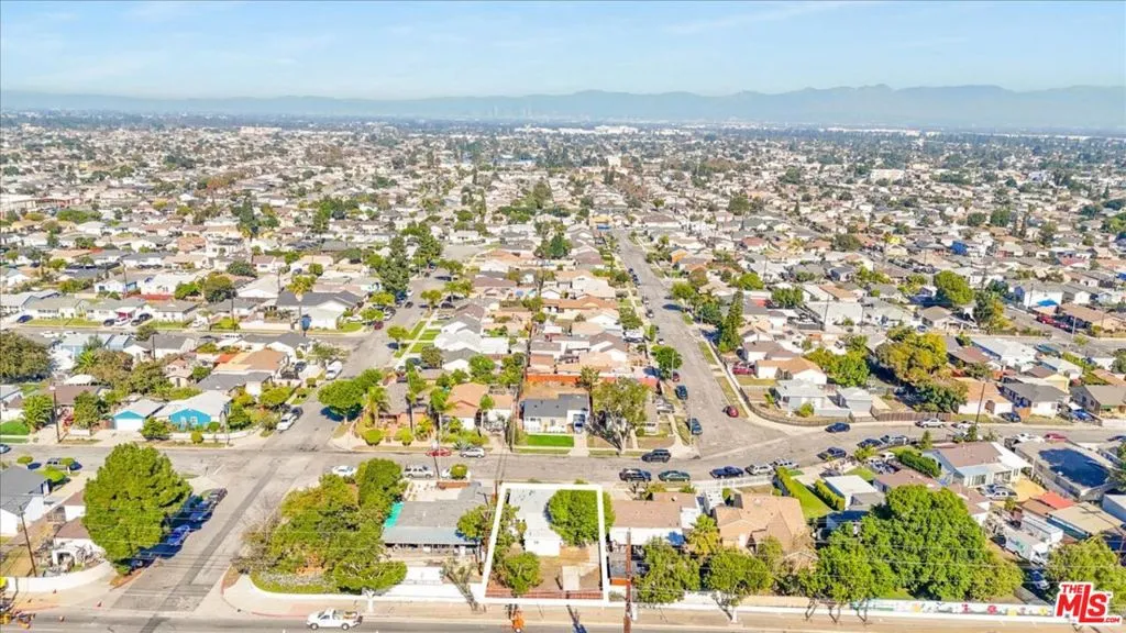 1206 W Magnolia Street, Compton, California 90220 home-pic-37